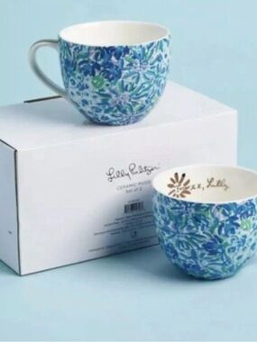 NIB Lilly Pulitzer Set of 2 Ceramic Mugs Floral Lion 12 oz each Blue Purple